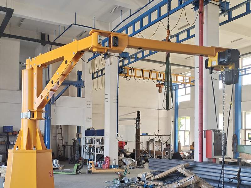 精准吊装，提升生产效率——移动式折臂吊与电动葫芦助力加工件吊装